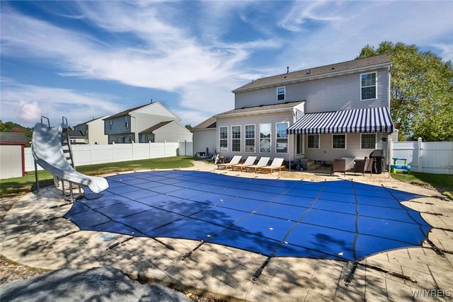 17 Creekwood Drive, Lancaster, NY 14086