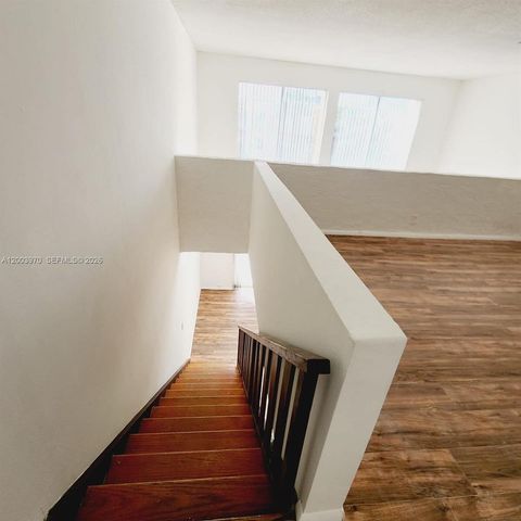 18051 NW 68th Ave K202, Hialeah, FL 33015