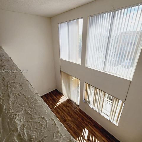 18051 NW 68th Ave K202, Hialeah, FL 33015