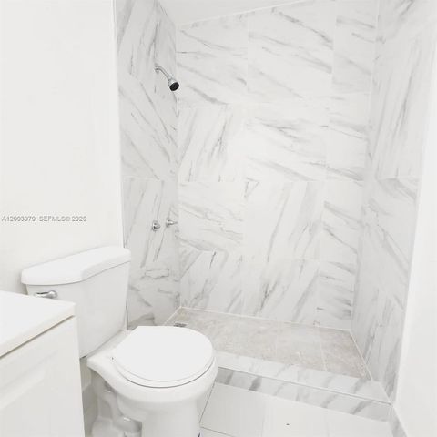 18051 NW 68th Ave K202, Hialeah, FL 33015