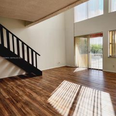 18051 NW 68th Ave K202, Hialeah, FL 33015