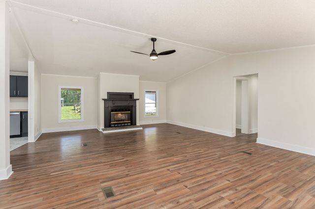 128 Meridian Dr, Smithville, TN 37166