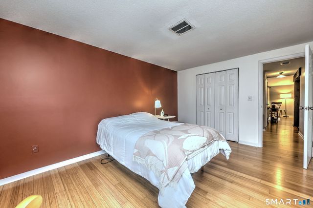 55 Dowd Avenue 22, Canton, CT 06019