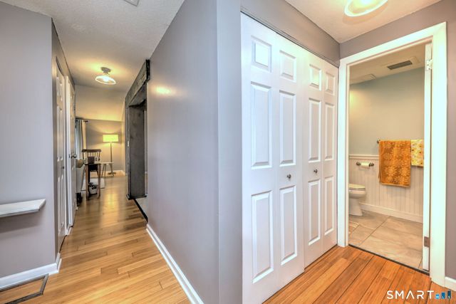 55 Dowd Avenue 22, Canton, CT 06019