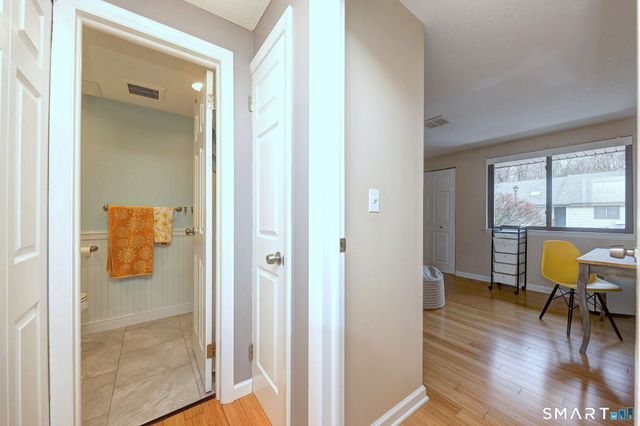 55 Dowd Avenue 22, Canton, CT 06019