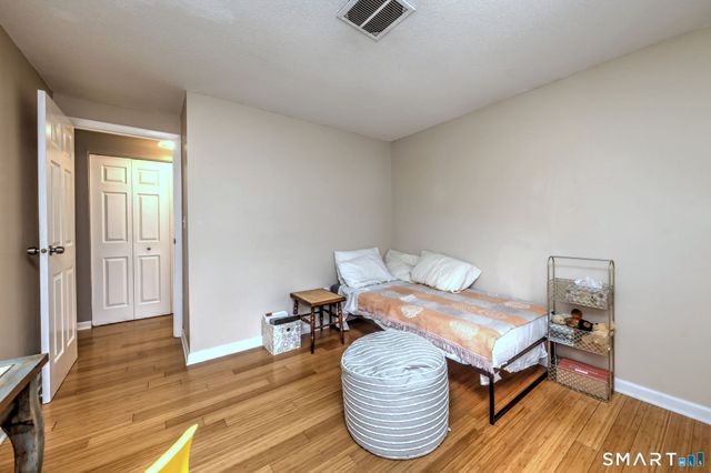 55 Dowd Avenue 22, Canton, CT 06019