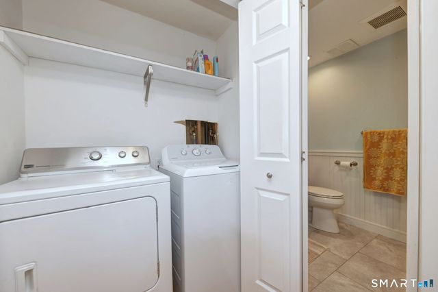 55 Dowd Avenue 22, Canton, CT 06019