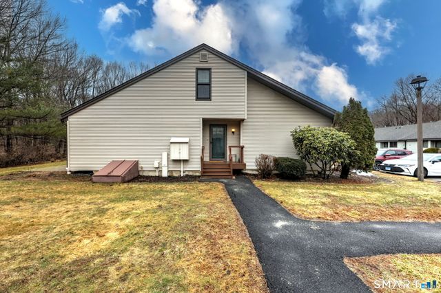 55 Dowd Avenue 22, Canton, CT 06019