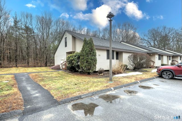 55 Dowd Avenue 22, Canton, CT 06019