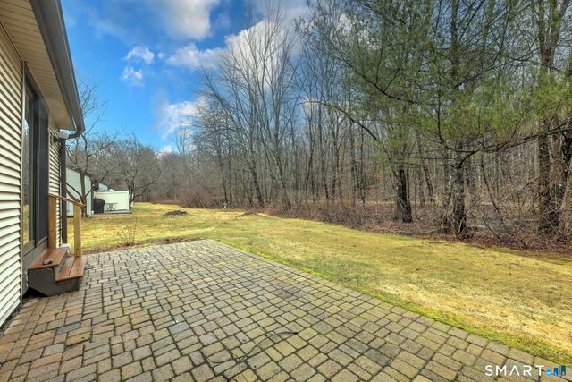 55 Dowd Avenue 22, Canton, CT 06019