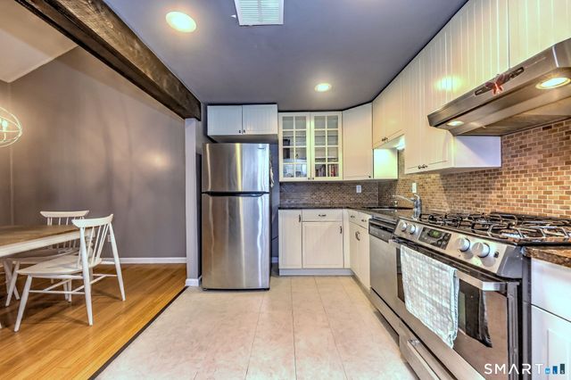 55 Dowd Avenue 22, Canton, CT 06019