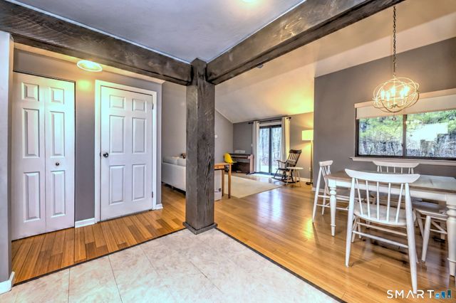 55 Dowd Avenue 22, Canton, CT 06019