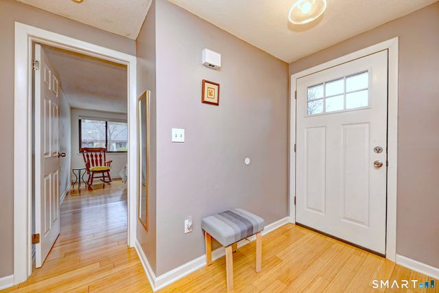 55 Dowd Avenue 22, Canton, CT 06019