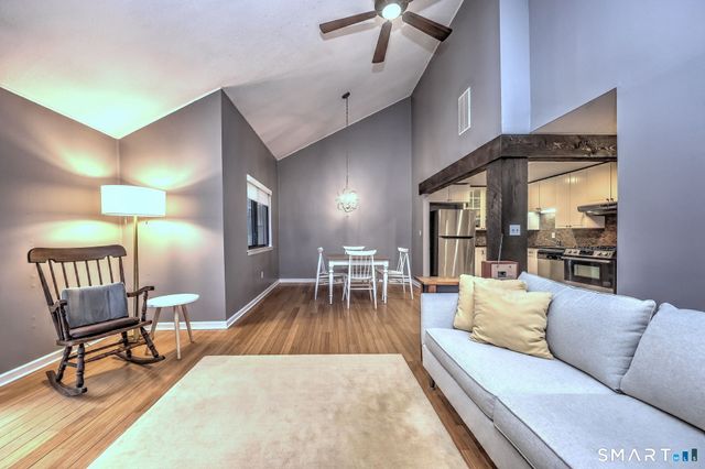 55 Dowd Avenue 22, Canton, CT 06019