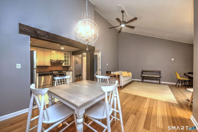 55 Dowd Avenue 22, Canton, CT 06019