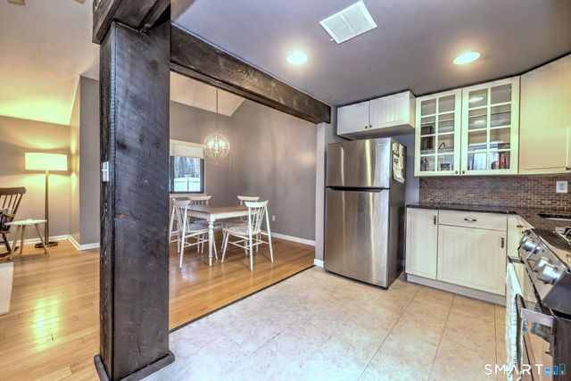 55 Dowd Avenue 22, Canton, CT 06019