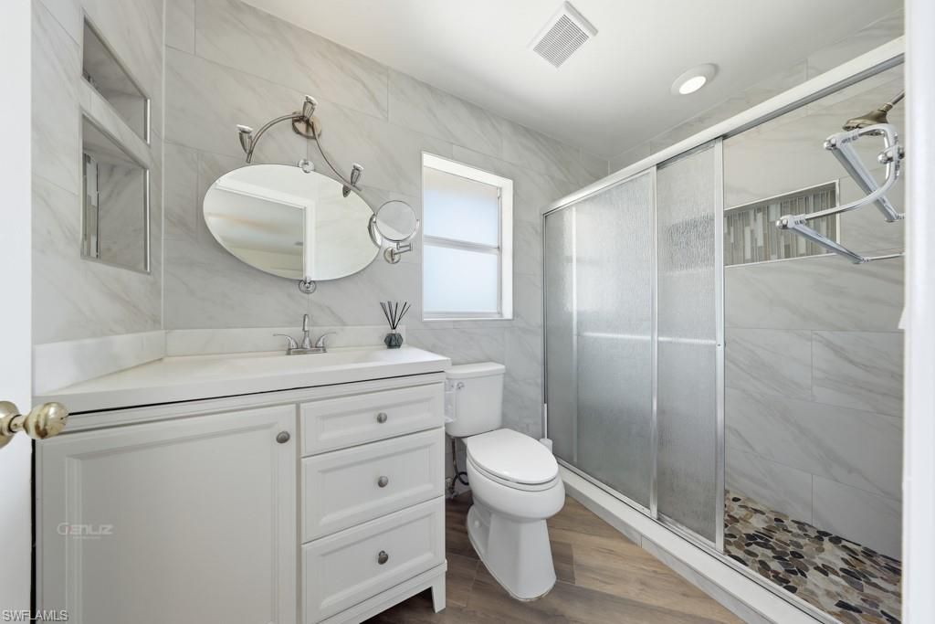 Image 20 of property listing at 21 SW Trafalgar PKWY, Cape Coral, FL 33991