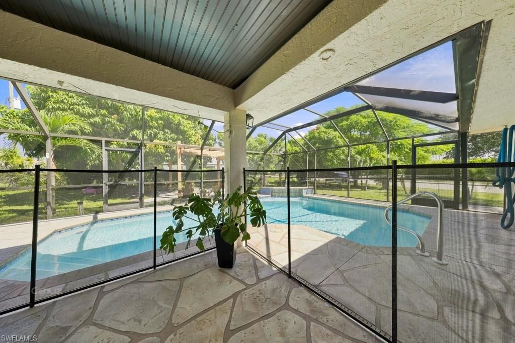 Image 34 of property listing at 21 SW Trafalgar PKWY, Cape Coral, FL 33991