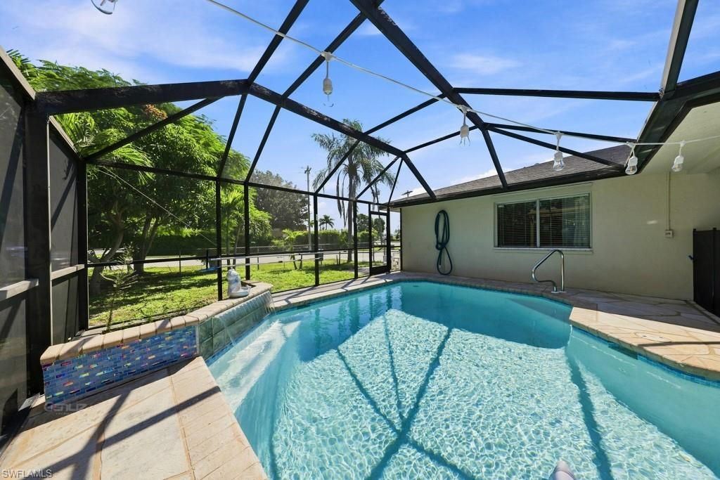Image 39 of property listing at 21 SW Trafalgar PKWY, Cape Coral, FL 33991