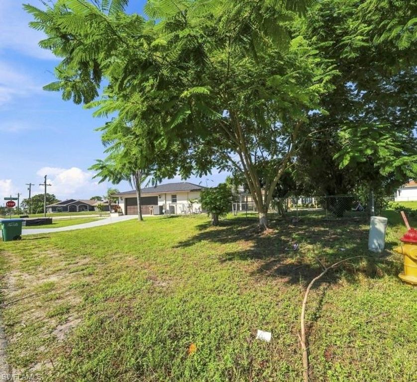 Image 43 of property listing at 21 SW Trafalgar PKWY, Cape Coral, FL 33991