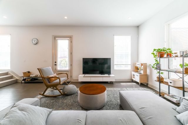 1084 Bryden Road, 9, Columbus, OH 43205