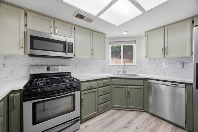 1136 N Atwood Street, Visalia, CA 93291