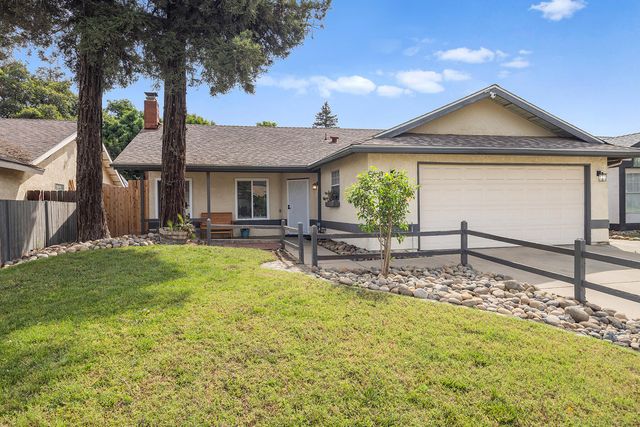 1136 N Atwood Street, Visalia, CA 93291