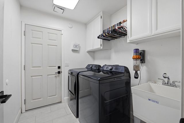 1136 N Atwood Street, Visalia, CA 93291