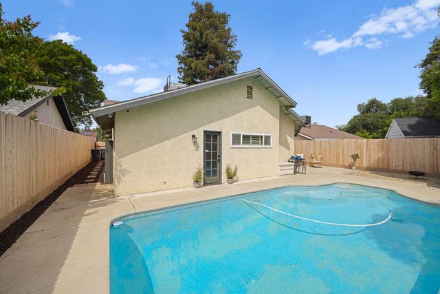 1136 N Atwood Street, Visalia, CA 93291
