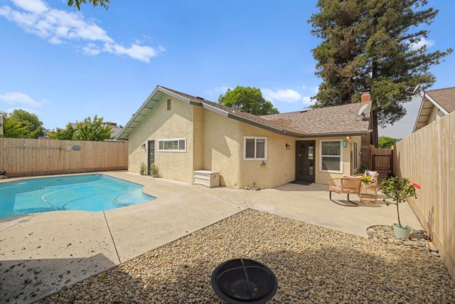 1136 N Atwood Street, Visalia, CA 93291