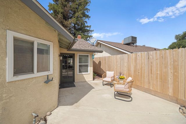 1136 N Atwood Street, Visalia, CA 93291