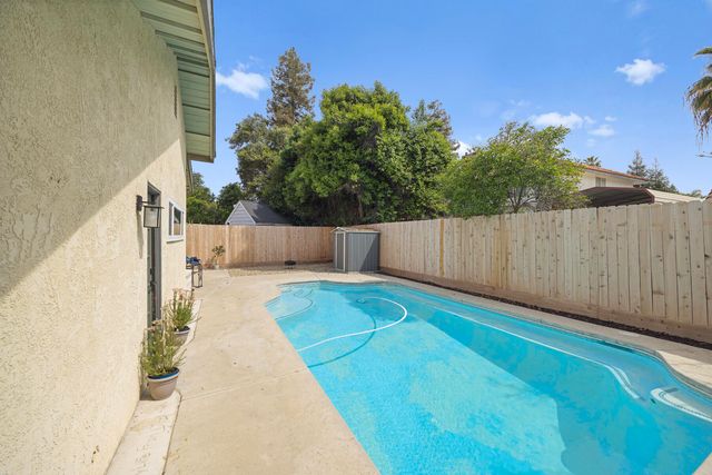 1136 N Atwood Street, Visalia, CA 93291