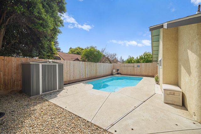 1136 N Atwood Street, Visalia, CA 93291