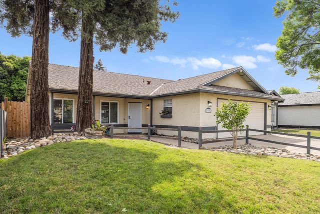 1136 N Atwood Street, Visalia, CA 93291