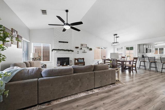 1136 N Atwood Street, Visalia, CA 93291