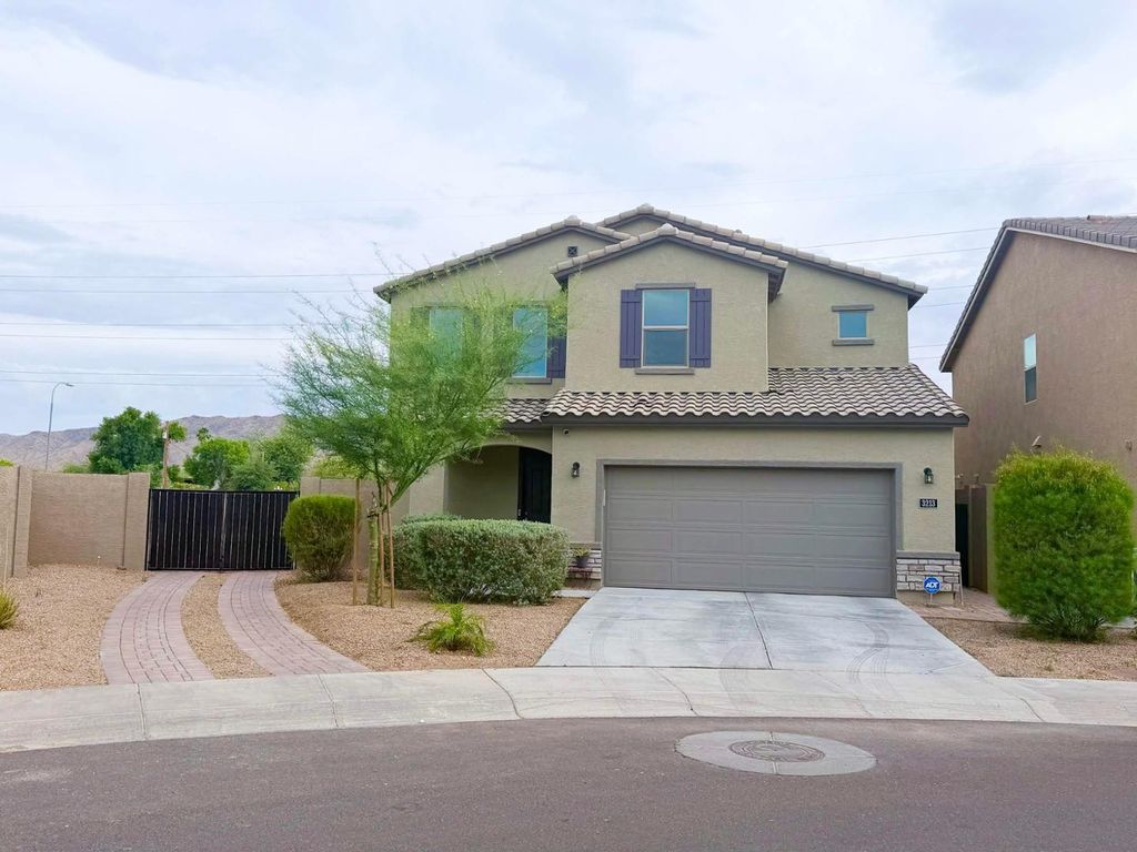 3213 W Donner Drive, Phoenix, AZ 85041