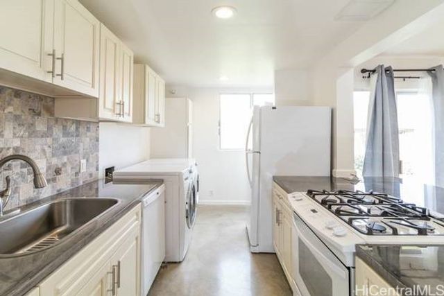 98-448 Kilinoe Street 907, Aiea, HI 96701