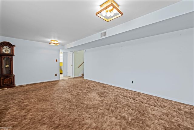 19824 Sussex Street, Saint Clair Shores, MI 48081