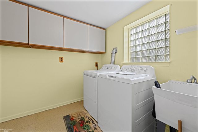 19824 Sussex Street, Saint Clair Shores, MI 48081