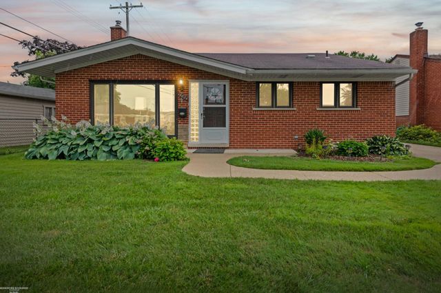 19824 Sussex Street, Saint Clair Shores, MI 48081