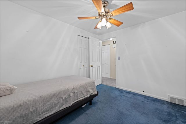 19824 Sussex Street, Saint Clair Shores, MI 48081