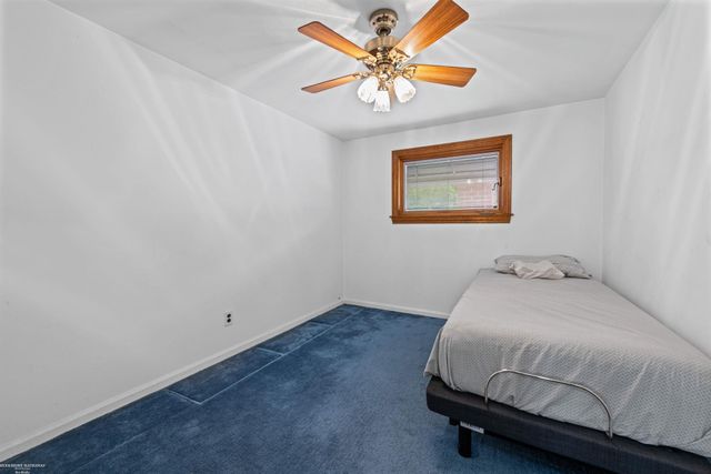 19824 Sussex Street, Saint Clair Shores, MI 48081