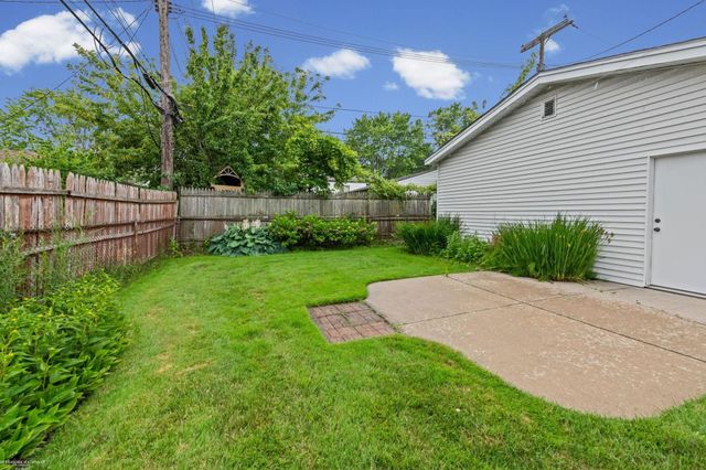 19824 Sussex Street, Saint Clair Shores, MI 48081
