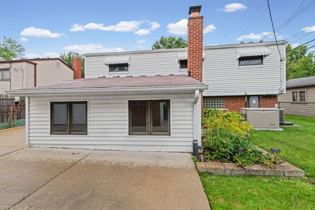 19824 Sussex Street, Saint Clair Shores, MI 48081