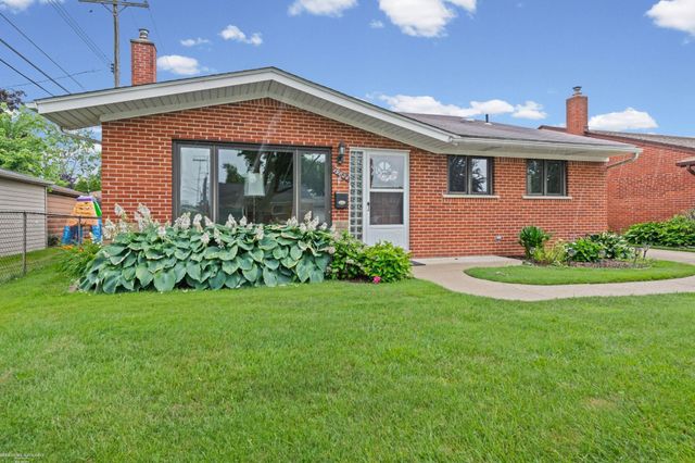 19824 Sussex Street, Saint Clair Shores, MI 48081