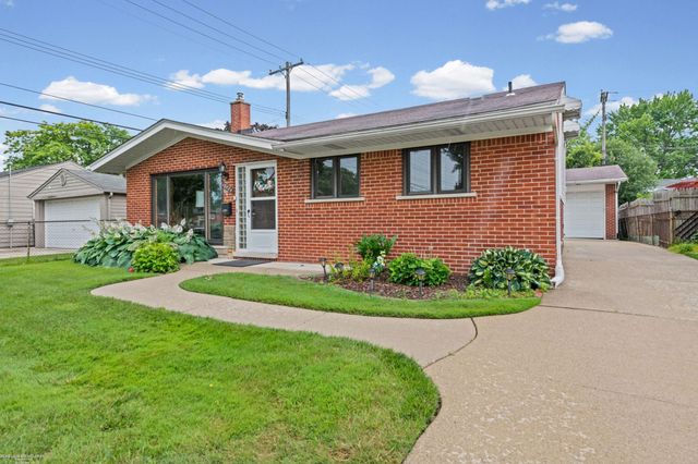 19824 Sussex Street, Saint Clair Shores, MI 48081