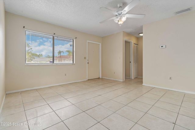 160 Crosspoint Street SE, Palm Bay, FL 32909