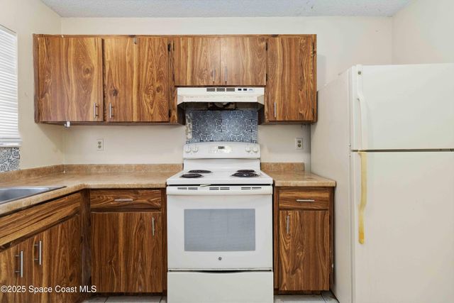 160 Crosspoint Street SE, Palm Bay, FL 32909