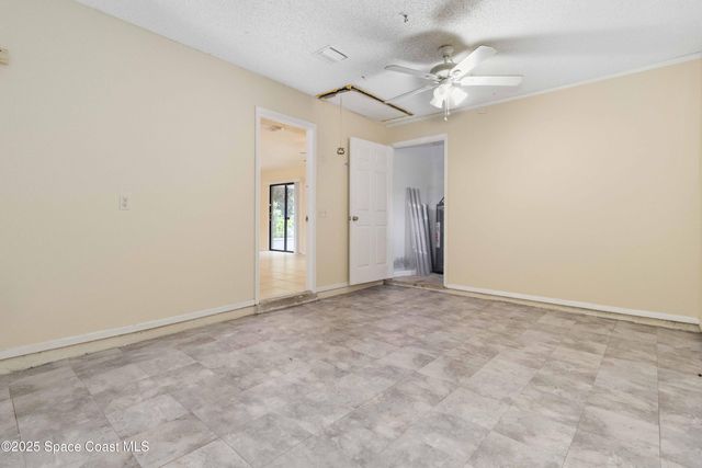 160 Crosspoint Street SE, Palm Bay, FL 32909