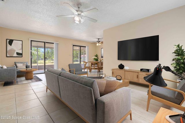 160 Crosspoint Street SE, Palm Bay, FL 32909